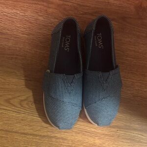 TOMS Men’s Navy Textured Slip-On Canvas Loafers